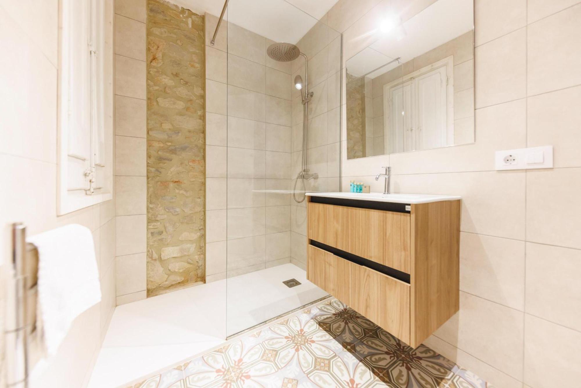 Bravissimo El Lleo, Bright 4-Bedroom Apartment Girona Luaran gambar